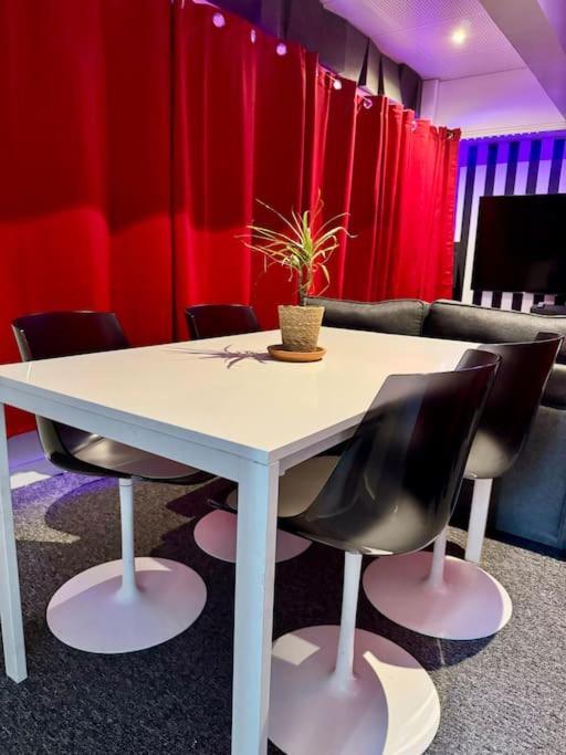 Experience Cinema Immersif Dans Appartement Renove Pres De Montmartre Paris Exterior photo